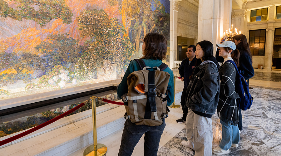 Photo of ELP students in an art museum