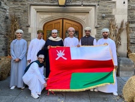 The Omani students held a big feast to celebrate the National Day of Oman.