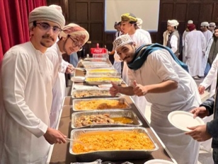 The Omani students held a big feast to celebrate the National Day of Oman.